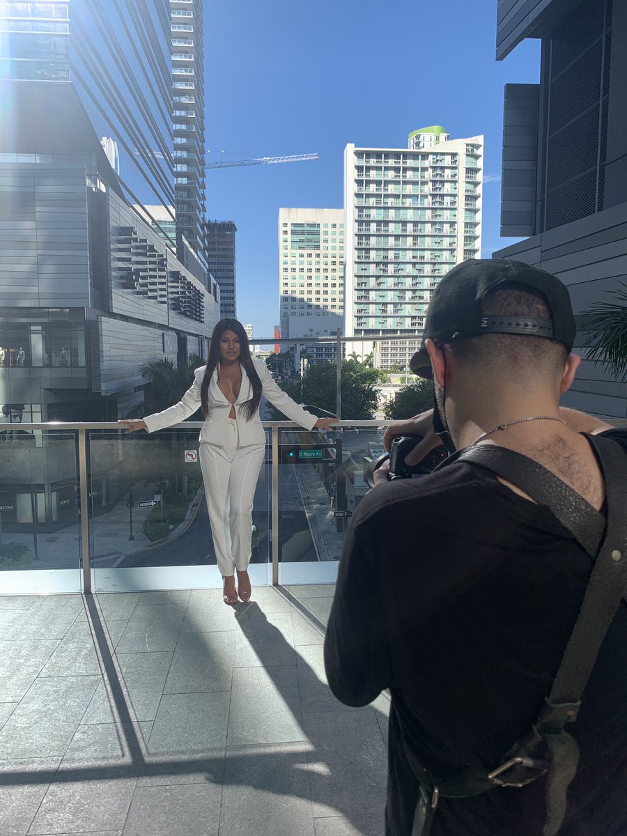 KrissyCamachoRE's tweet photo. Some fun capturing the city vibes✨ #RealEstateInMiami #RealEstateInTheCity #brickell #miami #citylife #cityrealtor #highrise #condoliving #miamirealtor #luxuryliving #cityofmiami #realtorthings #realtor #realestate #browardrealtor #clientfocused #resultsdriven #welcometomiami https://t.co/ID2vQeogXr