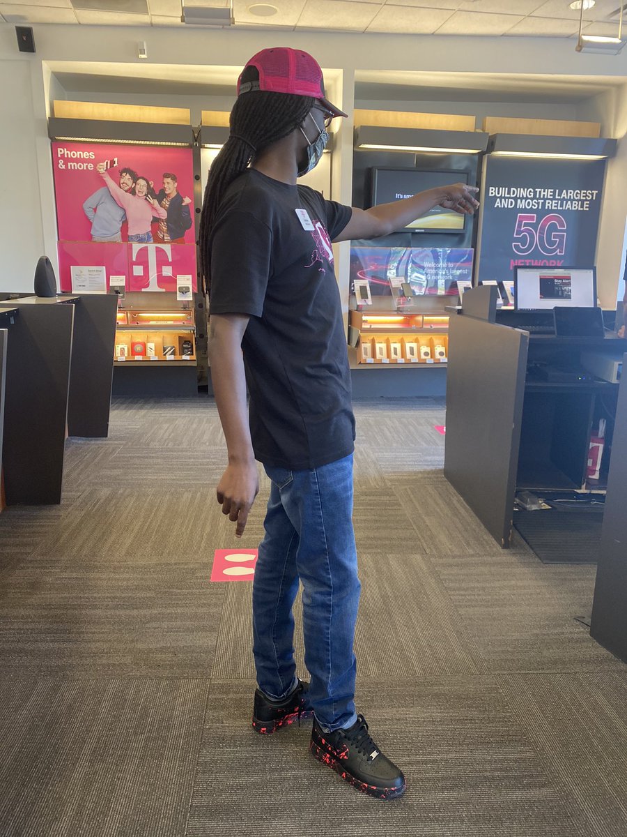 MaRsEtThEbAr's tweet photo. ~ Oh.. Bc I Thought somebody without T-Mobile Service said something! #MagentaMan #MagentaMondays #WeAreTheUnCarrier https://t.co/2zUryJc2Tr