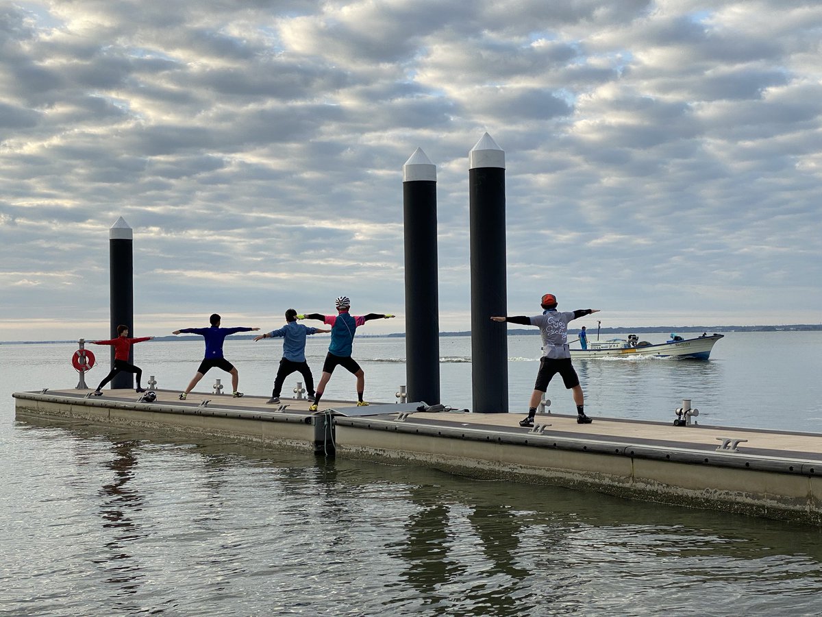 tourdenippon's tweet photo. ＼4 日目の朝🌅／

朝ヨガ in 桟橋
そして
朝ライド！！

霞ヶ浦をバックに最高のヨガです✨

#ライドヴィレッジ
#ヨガ https://t.co/phLLjodvMY