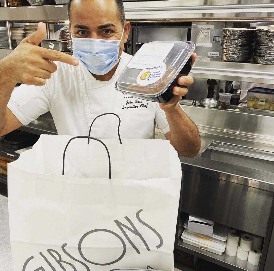 GibsonsItalia's tweet image. Team Italia working hard to deliver 110 hot lunches to CORE [their team is working diligently on Covid testing] in partnership with the amazing World Central Kitchen. // Thank you, @WCKitchen. #ChefsForAmerica #GibsonsItalia