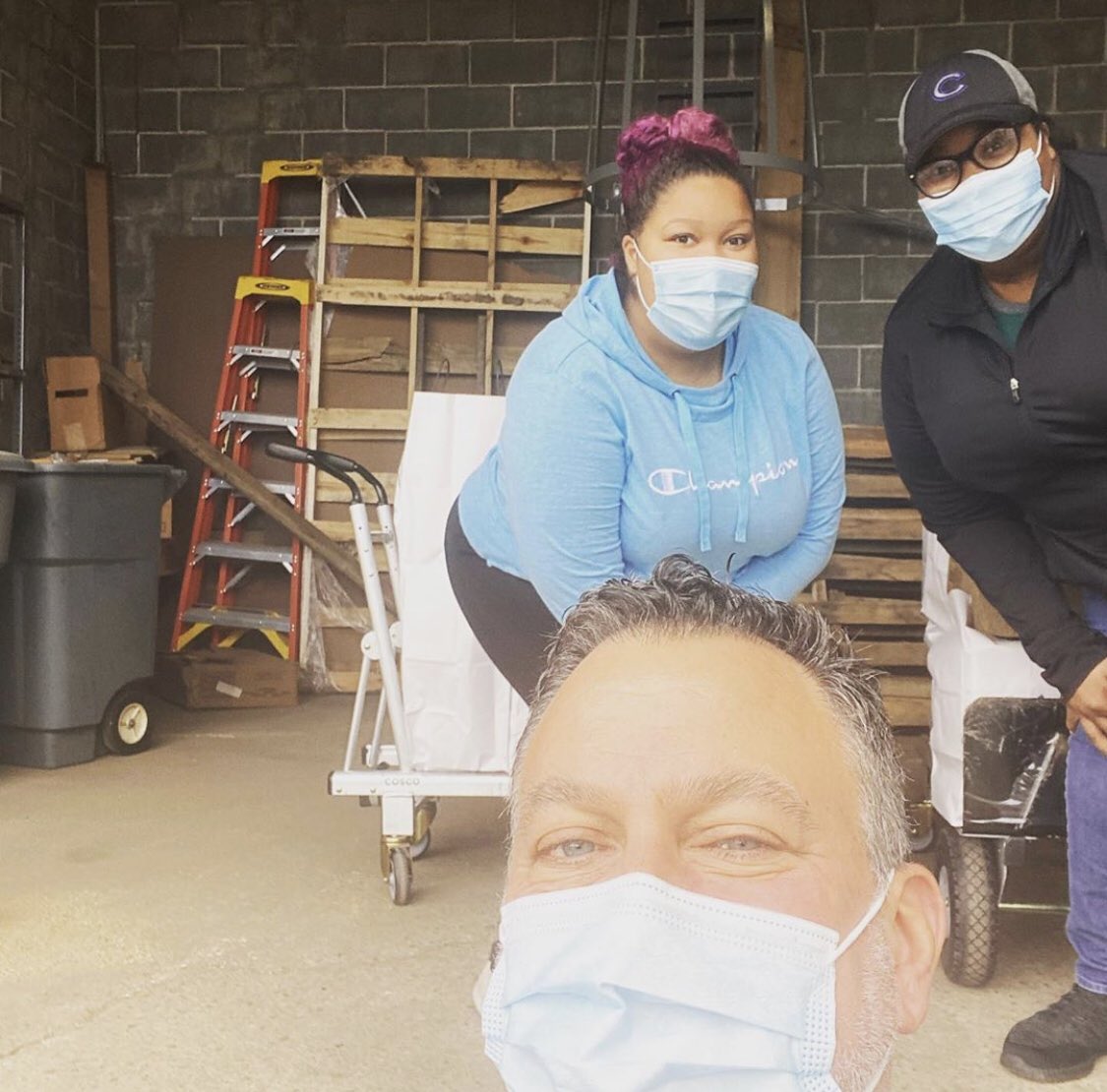 GibsonsItalia's tweet image. Team Italia working hard to deliver 110 hot lunches to CORE [their team is working diligently on Covid testing] in partnership with the amazing World Central Kitchen. // Thank you, @WCKitchen. #ChefsForAmerica #GibsonsItalia