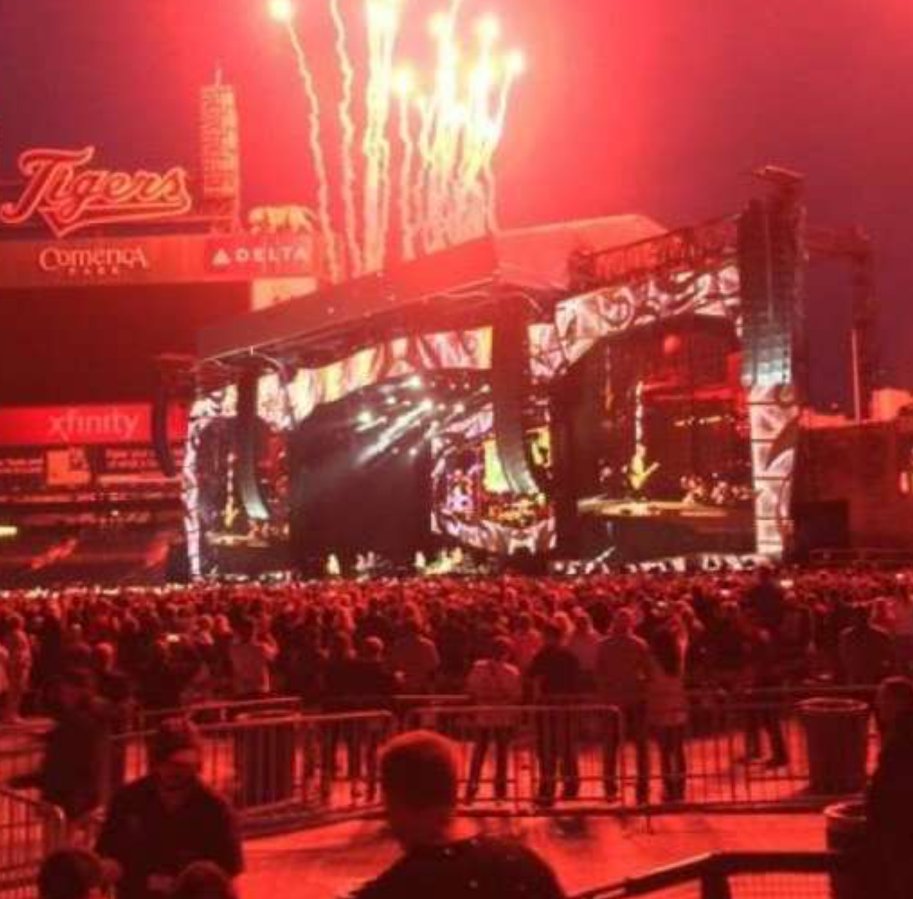 denajag's tweet photo. โAn escape from politics #ZipCodeTour #rollingstones #2015SanDiego @MickJagger @officialKeef @ronniewood #CharlieWatts https://t.co/CH3wvut0lB