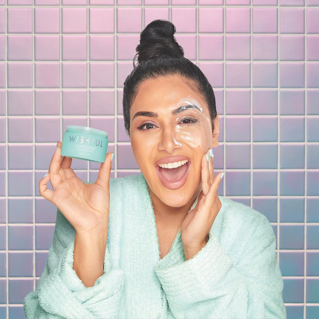 afterpaycanada's tweet photo. 💋 @hudabeauty is now with Afterpay! The hype is real behind makeup artist Huda Kattan’s beauty brand, @hudabeauty. And now you can Afterpay her lipsticks, eyeshadow palettes, skincare, and glam lashes for a #nofilter look.  Shop now: https://t.co/fyfYxGQTFj https://t.co/MbjcFJDz0S