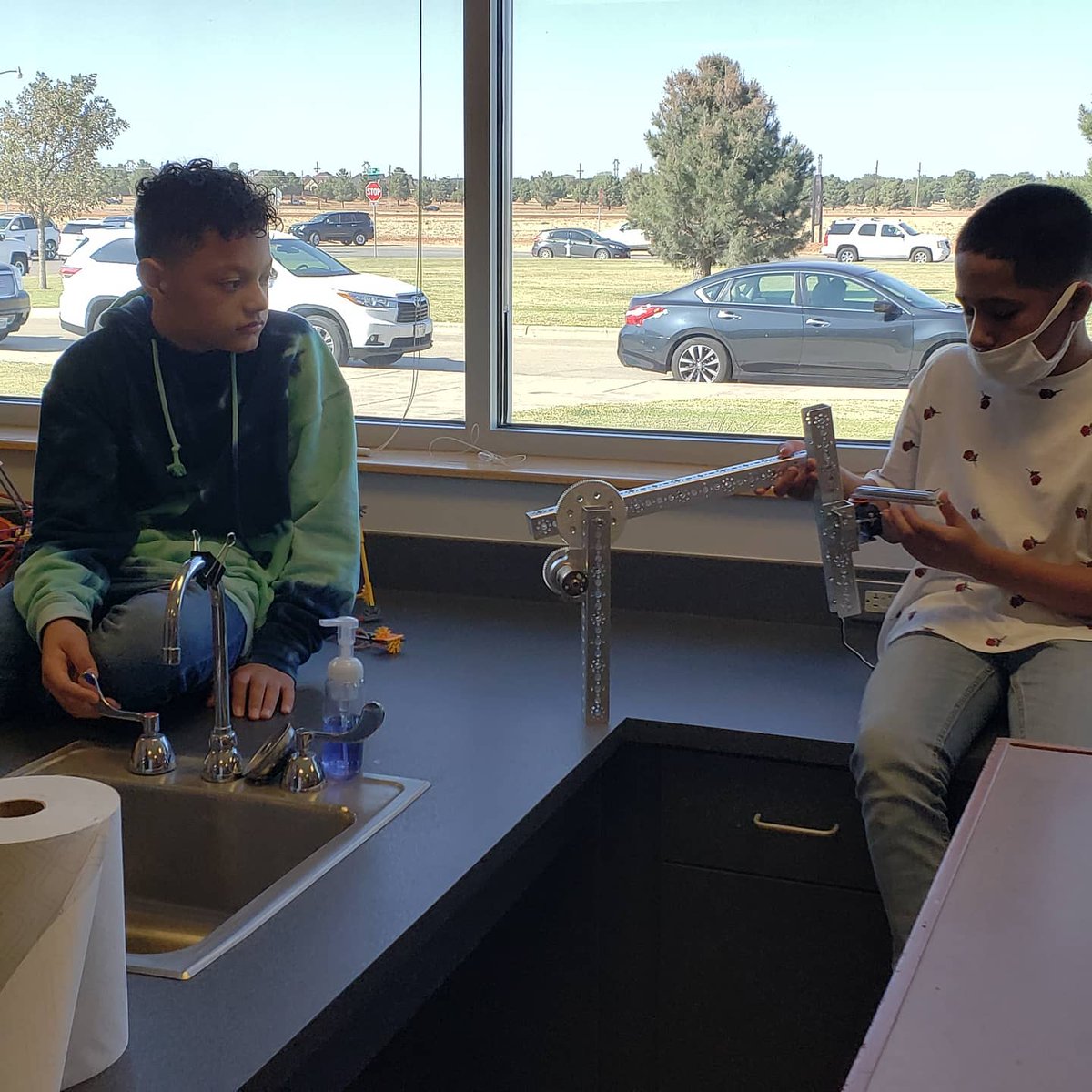 One of our team mates showed us the prototype he was working on last week! It took him some trial and error but that's what the engineering design process is about! 
#prototype #ULTIMATEGOAL #FIRSTGAMECHANGERS #TexasTeams <a href="/FIRSTinTexas/">FIRST in Texas</a> <a href="/FTCTeams/">FIRST Tech Challenge</a>