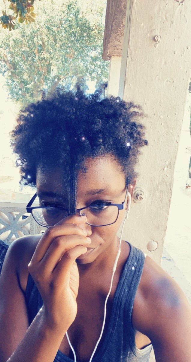 ChelleSoRandom's tweet image. When your curls only wanna show out on your day off 😒💁🏾‍♀️ #teamnatural #randomthings #communitymanager #twitch