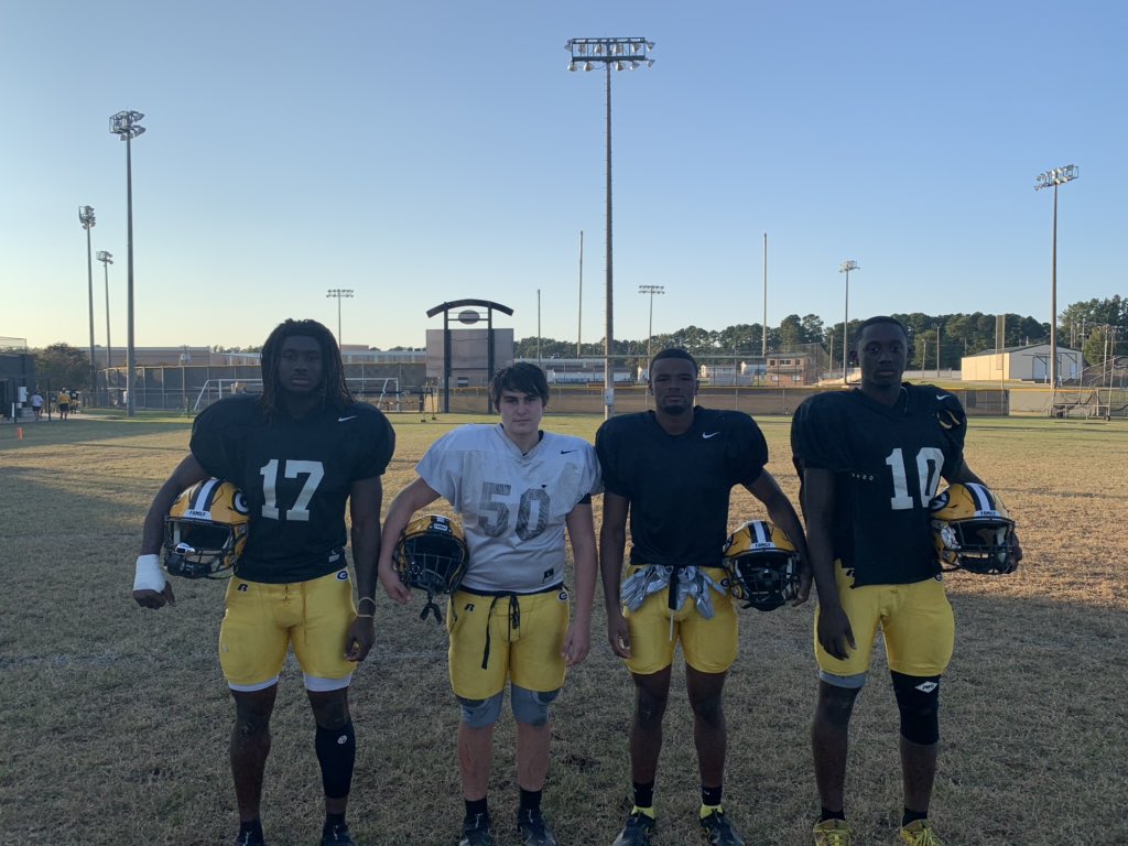 ghseagles_fb's tweet photo. Congratulations to players of the week from the Laurens and Eastside games!
Laurens: Jaylin Tolbert, KJ Makins 
Eastside: Drew Geoly, KJ Scott 
#Family https://t.co/JPWNW8KxWV