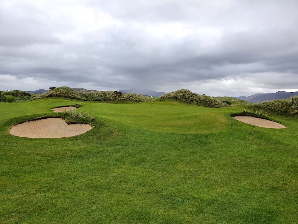 ConciergegolfIE's tweet image. The 12th hole par 5 at @watervillelinks was played in 2 shots by my playing partner, 1 drive down the middle and a 5 iron hit into the cup! #awesomecourse #watervillegolf #golfireland