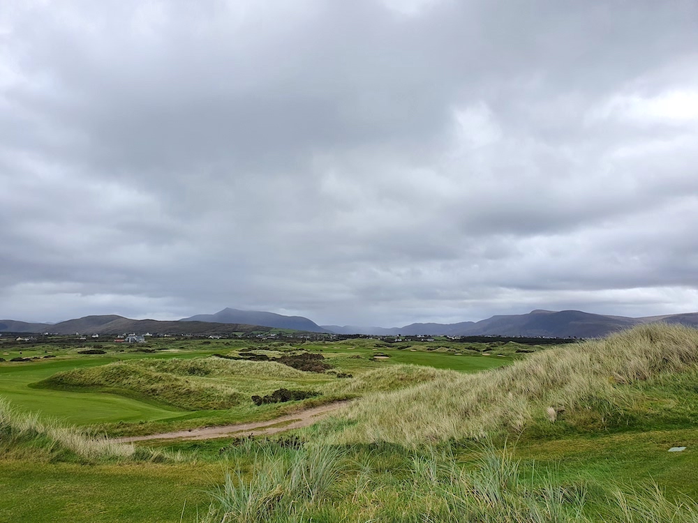 ConciergegolfIE's tweet image. The 12th hole par 5 at @watervillelinks was played in 2 shots by my playing partner, 1 drive down the middle and a 5 iron hit into the cup! #awesomecourse #watervillegolf #golfireland
