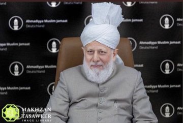 An Office Bearer tried to thank 
The Man of God:

“Huzoor, I wanted to express my gratitude…”

The Caliph immediately said:

اچھا ٹھیک ہے! اب آگے بتاؤ۔۔۔ کیا کہتے ہو؟
“That’s fine! Now move on. What else do you have to ask?”

1/