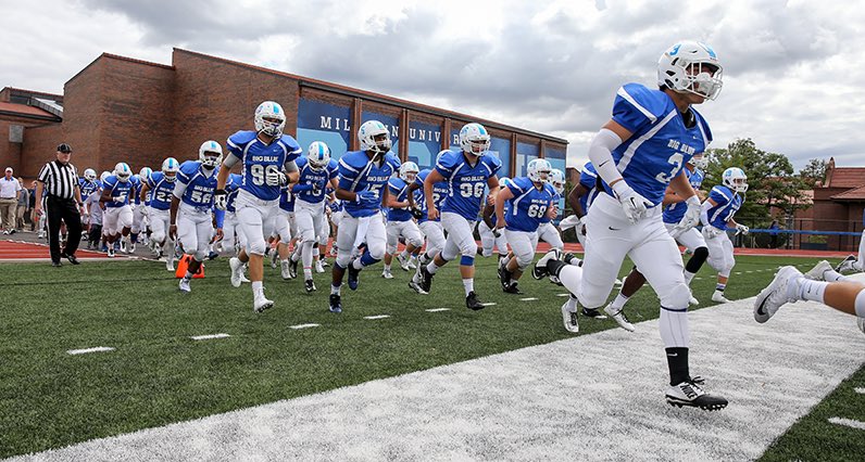 tbwrld_'s tweet photo. After having a good talk with @ldbengtson I’m blessed to receive my 3rd offer from Millikin University @MU_BigBlueFB !!⚪️🔵@Maroon_Football  @JPRockMO @Jlemming18 @EdgeofSports @PrepRedzoneIL @DeepDishFB @pierre_tucker @SherandJ https://t.co/yQzUSRoFuu