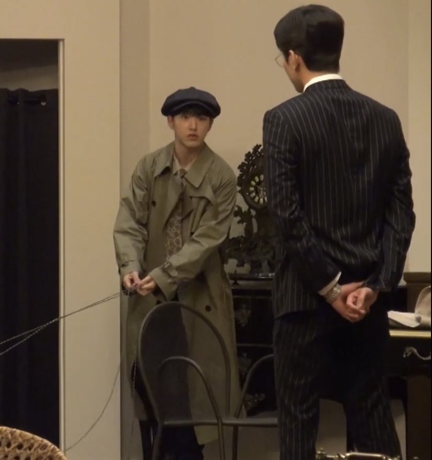 jaunewonu's tweet photo. these pictures are so funny to me why does it look like hoshi is scared of how intimidating wonwoo looks lmaoo https://t.co/DoO2LsAmna