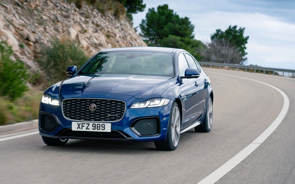 joshuapmoore's tweet photo. New @Jaguar XF is here!
Absolutely packed with tech + beautiful details:
- All-new super fast Pivi Pro infotainment
- All-new luxurious interiors
- Hybrid option
- New exterior
- Active road noise cancellation
- New Sportbrake wagon too!
📷: One of mine - Croatia 🇭🇷
#NewXF https://t.co/3ghYWCBAw1