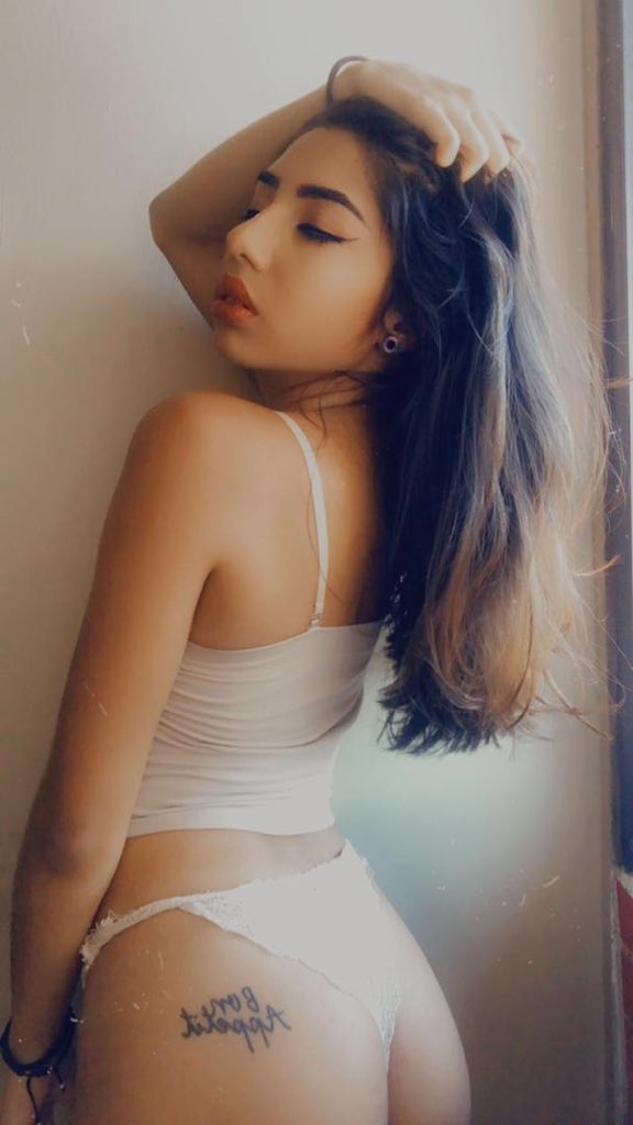 ariannacastlewr's tweet photo. 🍒🍒 #Teen https://t.co/izce8gCZmH