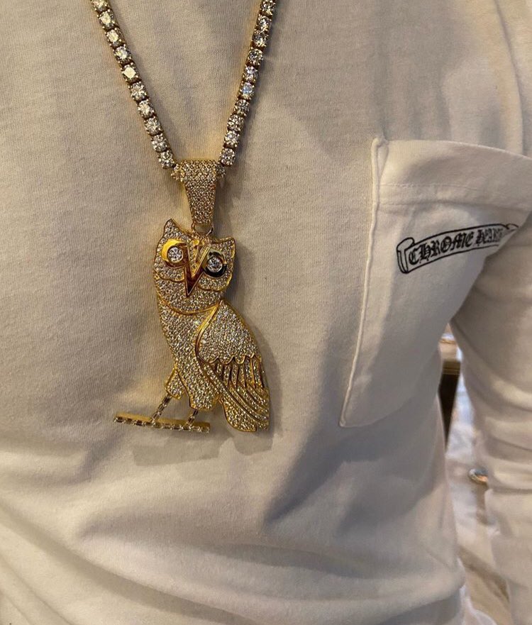 Hot Freestyle on X: 21 Savage shows off his OVO chain that he got