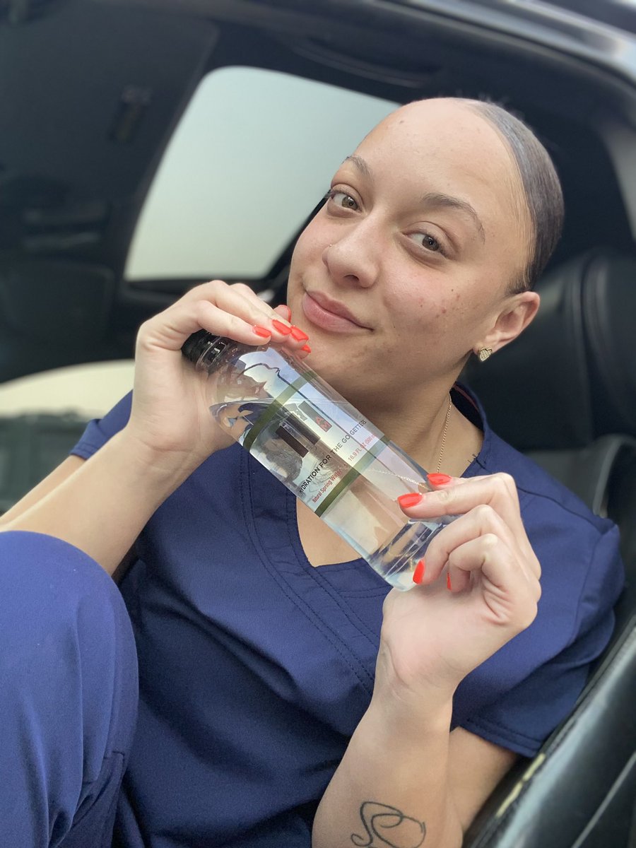 slimthick_5280's tweet photo. Phlebotomists need to stay hydrated too 💦🤞🏽 - support you’re local black owned business @3AMwater https://t.co/3NH3sbIXIu