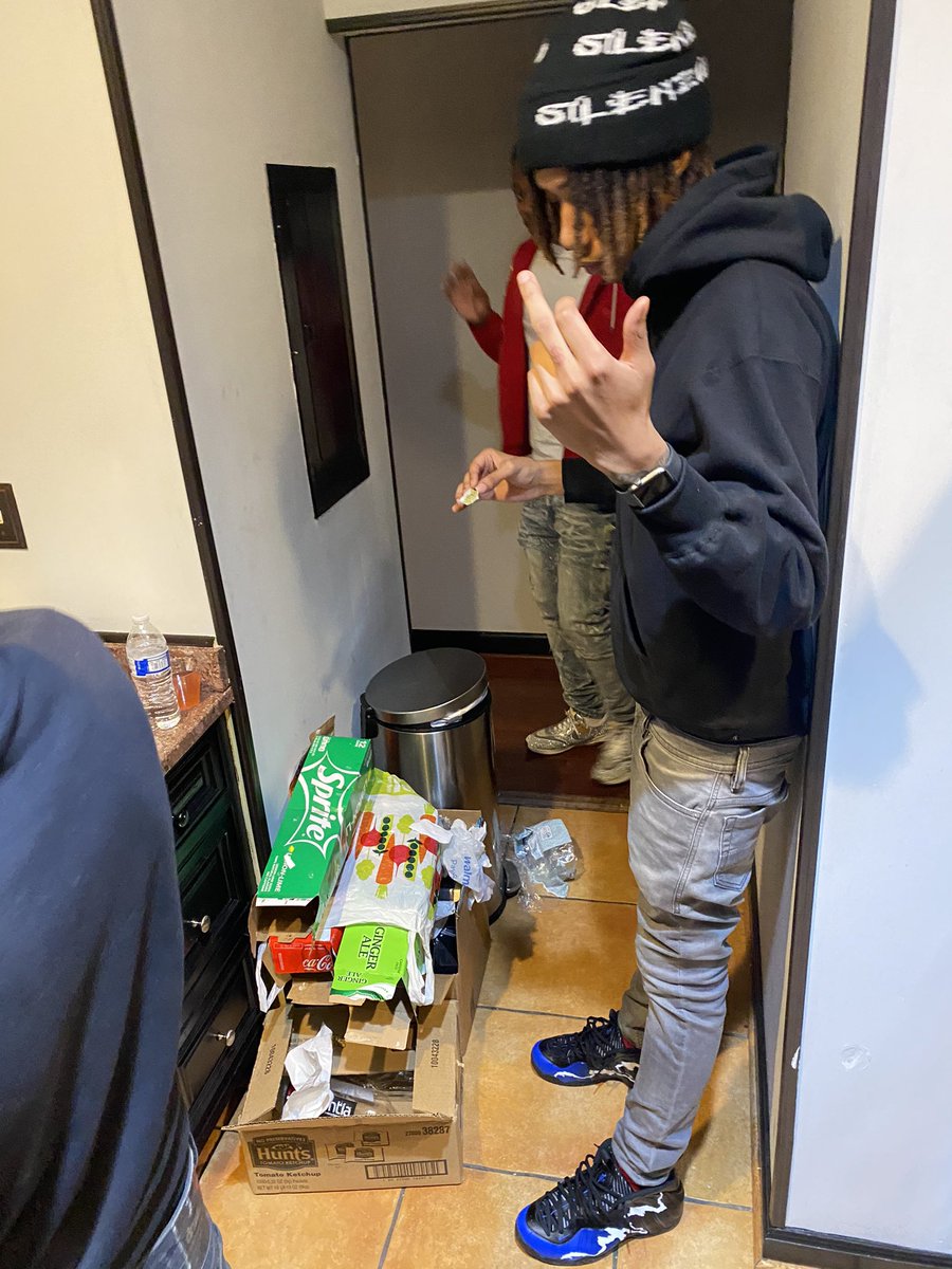 staydown (@ayeedlo) on Twitter photo 