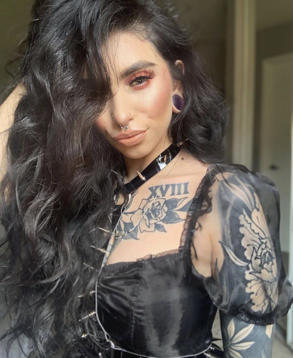 Perfxctlcve's tweet image. 𝕷𝖊𝖙 𝖒𝖊 𝖇𝖊 𝖆 𝖇𝖆𝖉 𝖌𝖎𝖗𝖑 𝖋𝖔𝖗 𝖞𝖔𝖚. 🖤