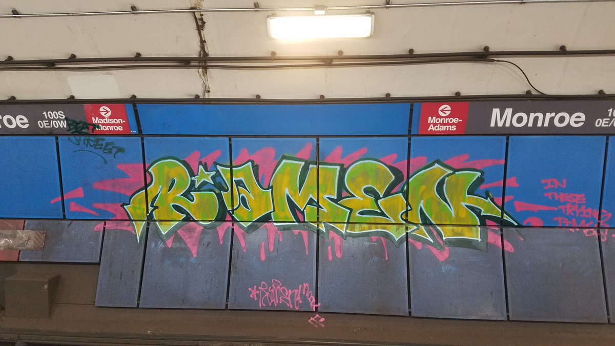 irieswire's tweet photo. The amount of new graffiti on the walls in Chicago right now is ridiculous. And I ain't talking about whats up on these boarded up storefronts. It's beautiful. I feel 15yrs old right now. https://t.co/qKDjkvjWUz