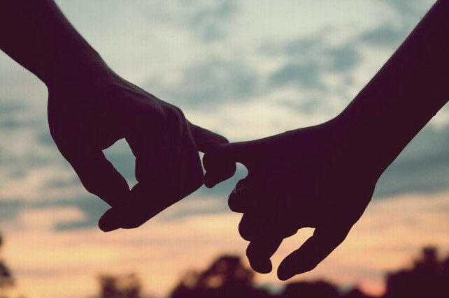Vale91_7's tweet photo. Mientras las luces de este lunes se van apagando, en Vale 91.7 encendemos el amor ♥
Quedate con IRENE CÓRDOBA disfrutando #Enamorados ♥
¿Te sumás con tus mensajes?
📲WhatsApp: 011 500 50 975
📻 ESCUCHANOS ONLINE : https://t.co/MeVWsG1e2Z
📻 Sintoniza 91.7 F.M 
#RadioValeNeuquén https://t.co/QOSvVmHJoh