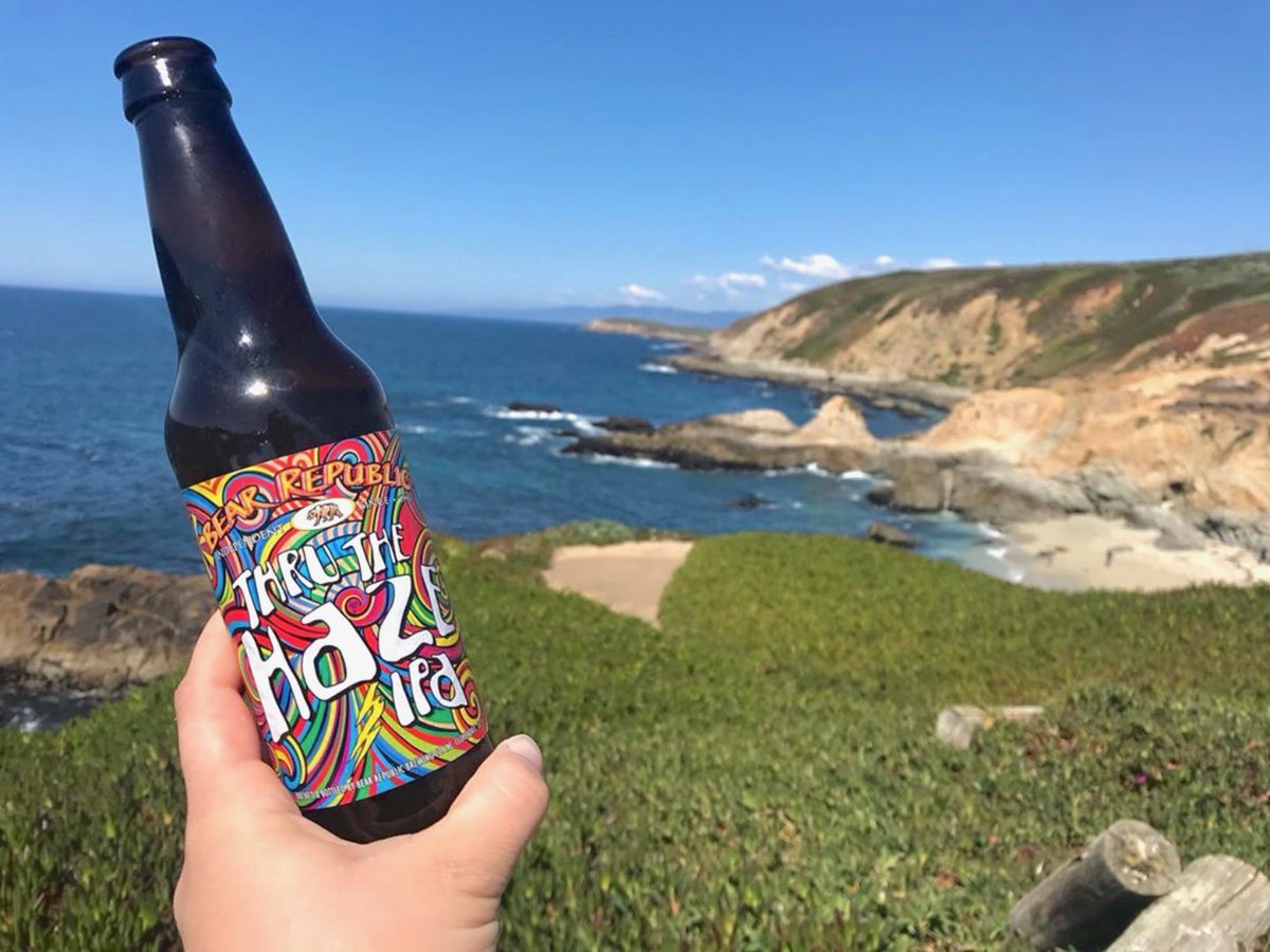 BearRepublic's tweet photo. A little nature goes a long way! Thanks for seeing Thru the Haze with us. 
#fanrepost #thruthehazeipa #westcoastipa #bearrepublicales #sonomacountyales #localbeer #bearrepublic #beachtime https://t.co/d35UeHNawt