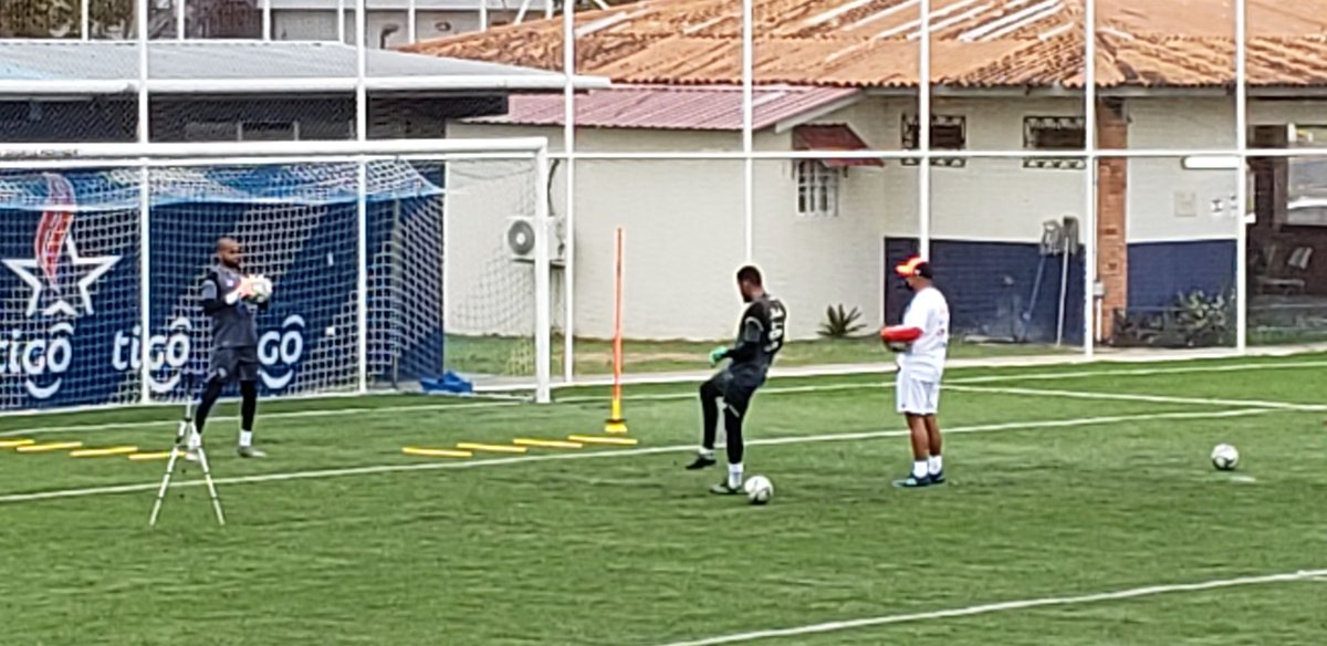 ⚽️🔝 Entrenamiento de Panamá Mayor para su encuentro ante Costa Rica, en la próxima fecha FIFA de octubre.
<a href="/mcuadra05/">Miguel Angel Cuadra C.</a> <a href="/AlexCuadra10/">Alejandro Cuadra</a> <a href="/ivanguasimo/">Ivan Rodriguez</a> <a href="/manoloalvarezc/">Manolo Álvarez Cedeñ</a>