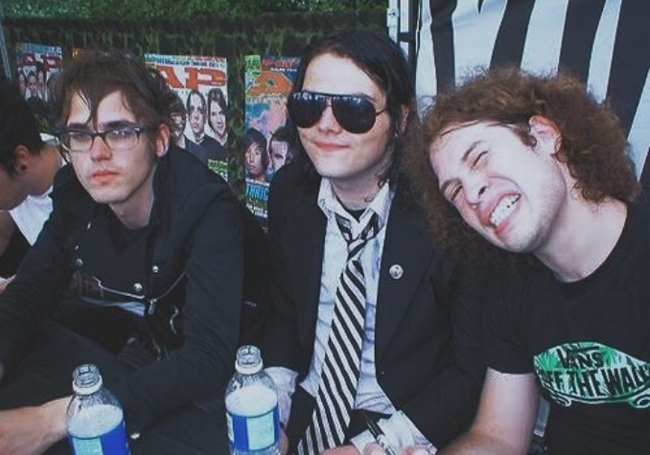 everyhourmikey tweet picture