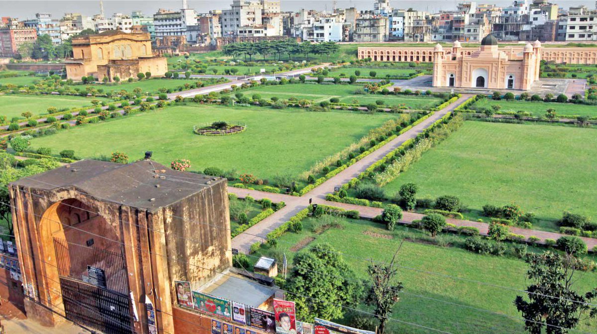 Some square forts outside Pakistan:Bhatinda, Punjab IndiaLalbagh, BangladeshShanewar Wada, Pune IndiaKishingarh, Rajasthan India