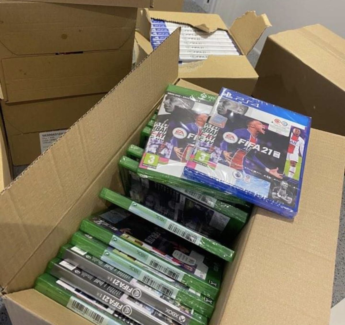 FIFA 21 - early release - available at the shop today! Both Xbox and PS4