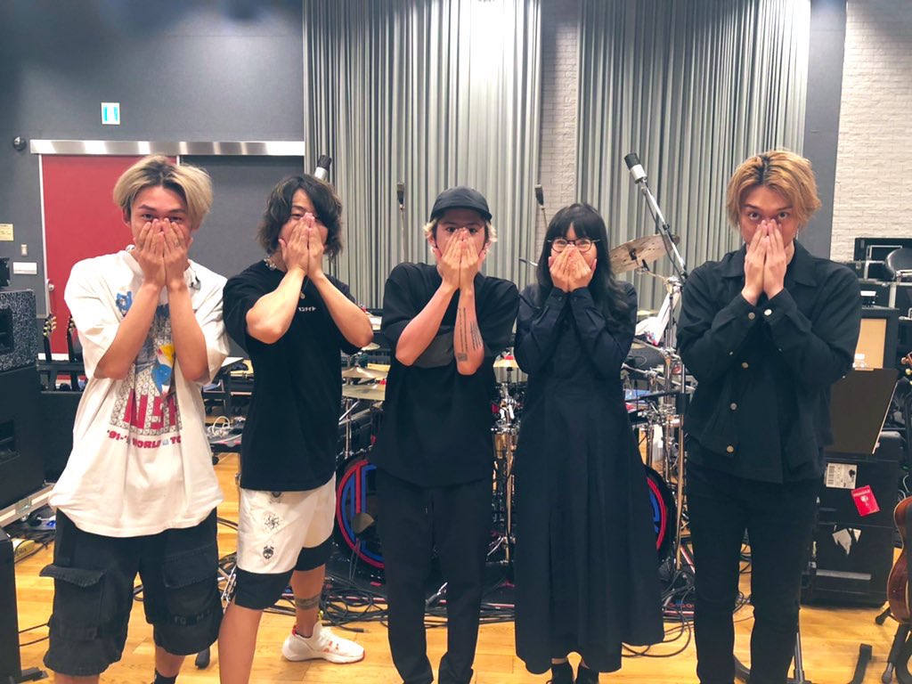 Aimer Staff ワンオクのリハにお邪魔して わたしも甘いものを差し入れしてきました メンバーのみなさんに久しぶりに会えて とても楽しかったです 11日の配信ライブの大成功をお祈りしてます