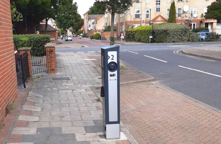 Together with our lead partner <a href="/AllegoCharging/">Allego</a> , Alfen is supplying 80 publicly accessible EV charge sockets for the London Borough of Newham. Read more: alfen.com/en/news/alfen-… #evcharging #emobility #energytransition