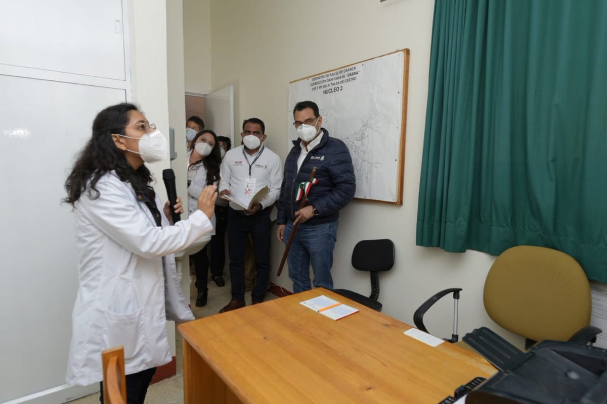 Donato_Casas's tweet photo. Para el Gdor @alejandromurat, mejorar la infraestructura de #Salud es un tema primordial, por eso, junto al presidente municipal de #TaleaDeCastro, Martiniano Jiménez León, su cabildo y el equipo de los @SSO_GobOax, supervisé la rehabilitación del centro de salud de la comunidad. https://t.co/qtJ8wtMYEa