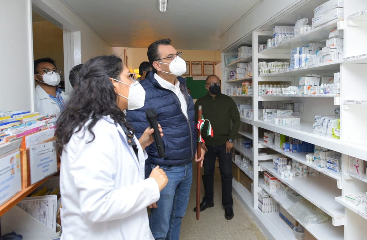 Donato_Casas's tweet photo. Para el Gdor @alejandromurat, mejorar la infraestructura de #Salud es un tema primordial, por eso, junto al presidente municipal de #TaleaDeCastro, Martiniano Jiménez León, su cabildo y el equipo de los @SSO_GobOax, supervisé la rehabilitación del centro de salud de la comunidad. https://t.co/qtJ8wtMYEa
