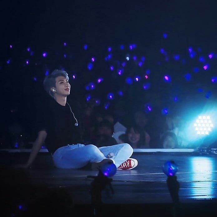 Bangtan_Mar_'s tweet photo. "Las personas dicen que somos muy afortunados, y eso es cierto. Soy afortunado de tener a 6 chicos, estos chicos que nunca me fallan, incluso yo no confío en mi mismo, pero ellos si lo hacen. Gracias". 
- Kim Namjoon @BTS_twt https://t.co/wAKKQmQzBE