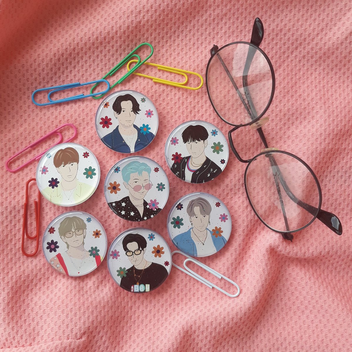 Ddaeng_id's tweet photo. ✨POP SOCKET BTS DYNAMITE✨
💜 Tidak ada minimal order
⚠️ Made by Order, jadi harus SABAR
💜 Bahan griptok plastik no.1
💜 Resin Glitter
💜 Ukuran diameter 4 cm
▶️ Check out via shopee
#griptok #griptokBTS #griptokdynamite #popsocket #popsocketBTS
Happy Shopping ❣️ https://t.co/PMe1ROdsl8