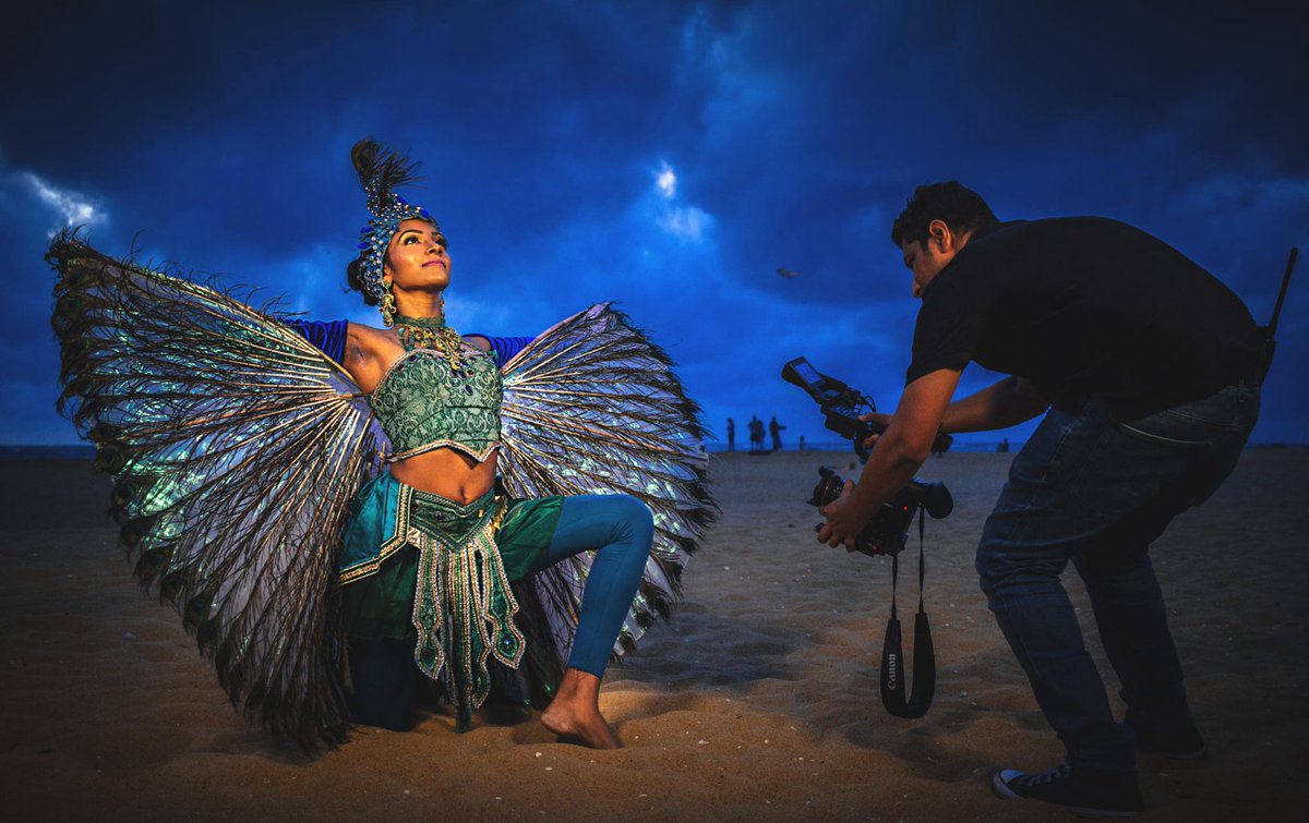 S_MorningLight's tweet photo. BEHIND THE SCENES OF 'DANCERS ON THE BEACH'
Shooting #Thiwarna for @Canon_SL‘s launch of the new #R5 & #R6 #mirrorless cameras... More@ https://t.co/LGM8obPzmO
#portraitphotography #CanonSriLanka #colourful #costumes #devildancer #performingarts #SriLanka #SriLankandancers https://t.co/Ew30twwDeQ