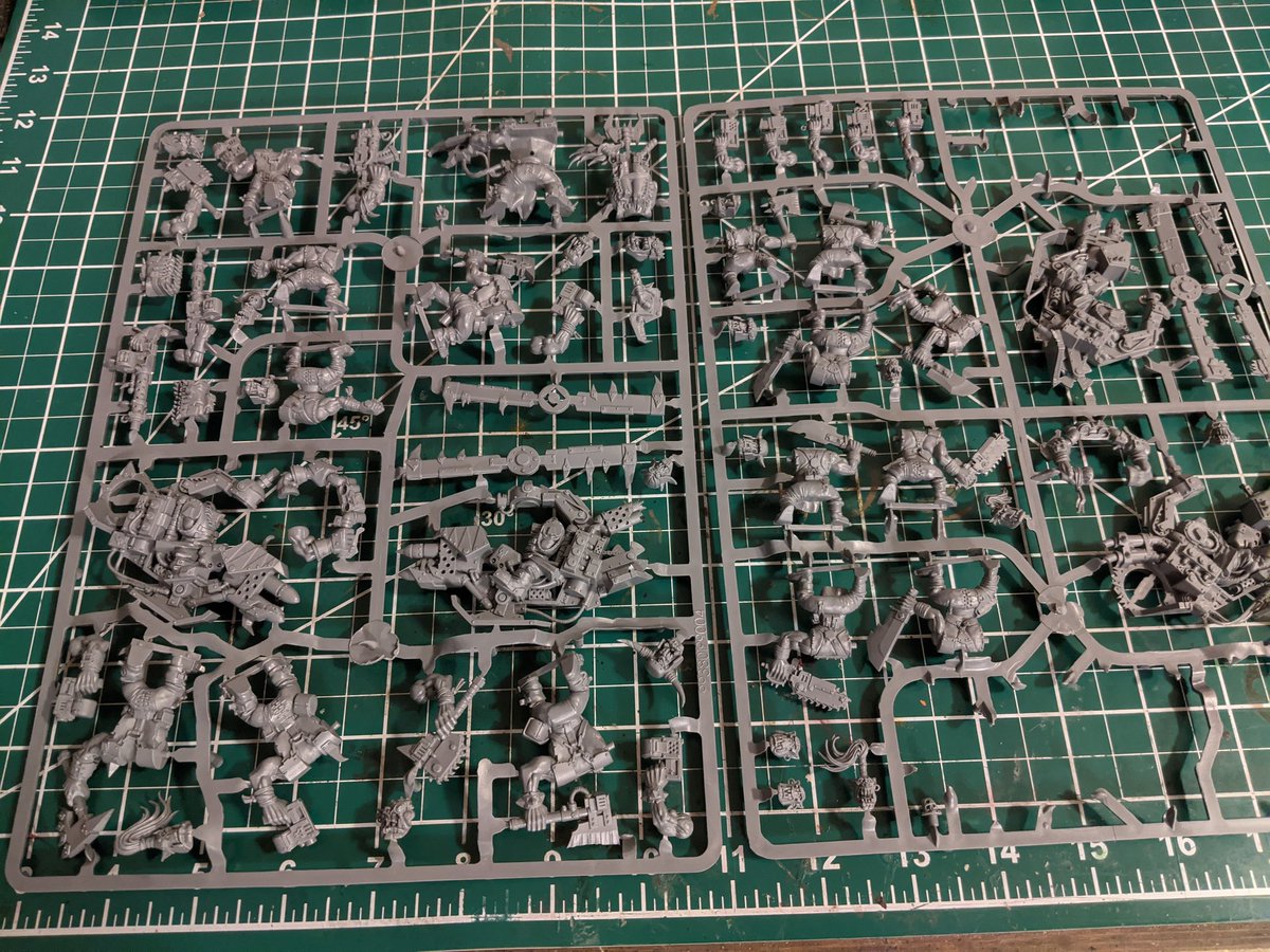 ToolofParanoia's tweet image. Fellow #Warmongers! It's✨GIVEAWAY TIME✨
For 1000 followers and it being #orktober, 1 lucky person will receive these Assault on Black Reach Orks (29 models incl. 3 DEFFKOPTAS)
2 will get Virtual Vouchers for $35 and $65
Follow, RT and Comment to enter!
Ends 10/13 @ 12 PM EST