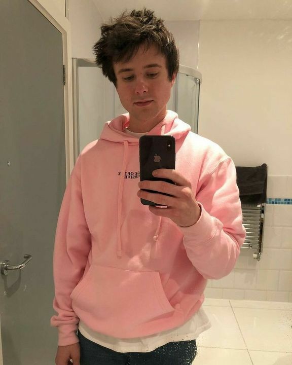 belladelicate's tweet photo. ↫guía basica de como empezar a stanear a alec benjamin ↬ 
(si le pueden dar rt para que mas gente lo conozca perfecto) https://t.co/cL7En7LTAj