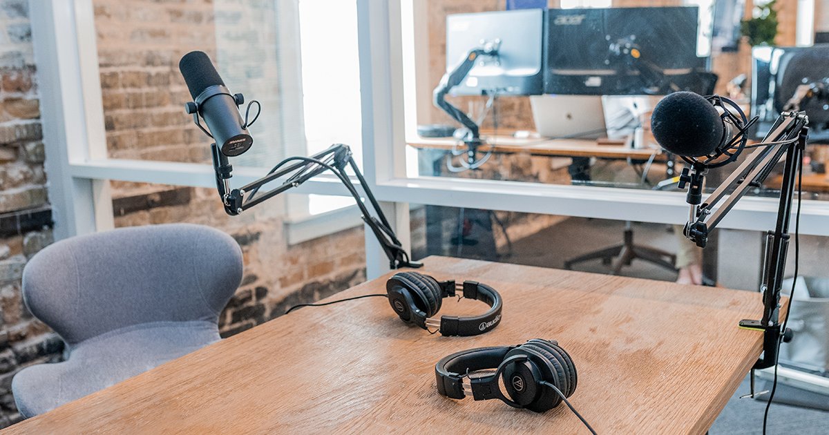 DEToolbox's tweet photo. Now that human interaction is tricky, we must rely on videos and podcasts to refresh our knowledge and ideas base. Here's a list of our favorites: https://t.co/Ct0eWPuzt9 https://t.co/LEkCV3e2Bv