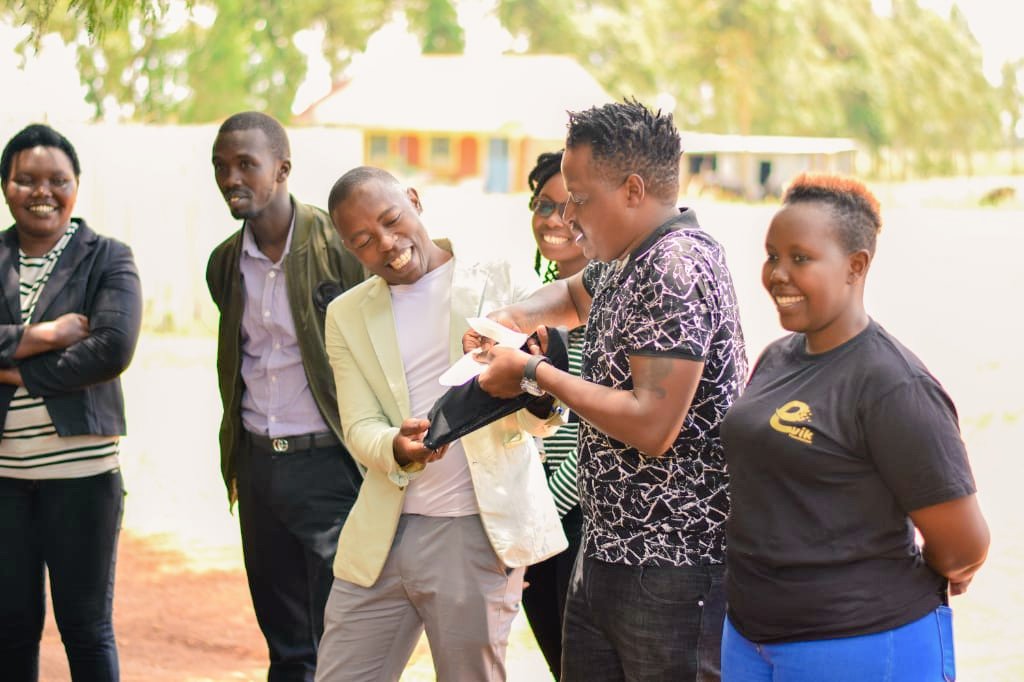 Empowerming the girls with information on menstrual hygiene session #UasinGishucounty @YourAuntyJane @FHOKenya @Zamara_fdn @NairobiYac @YouthActKE