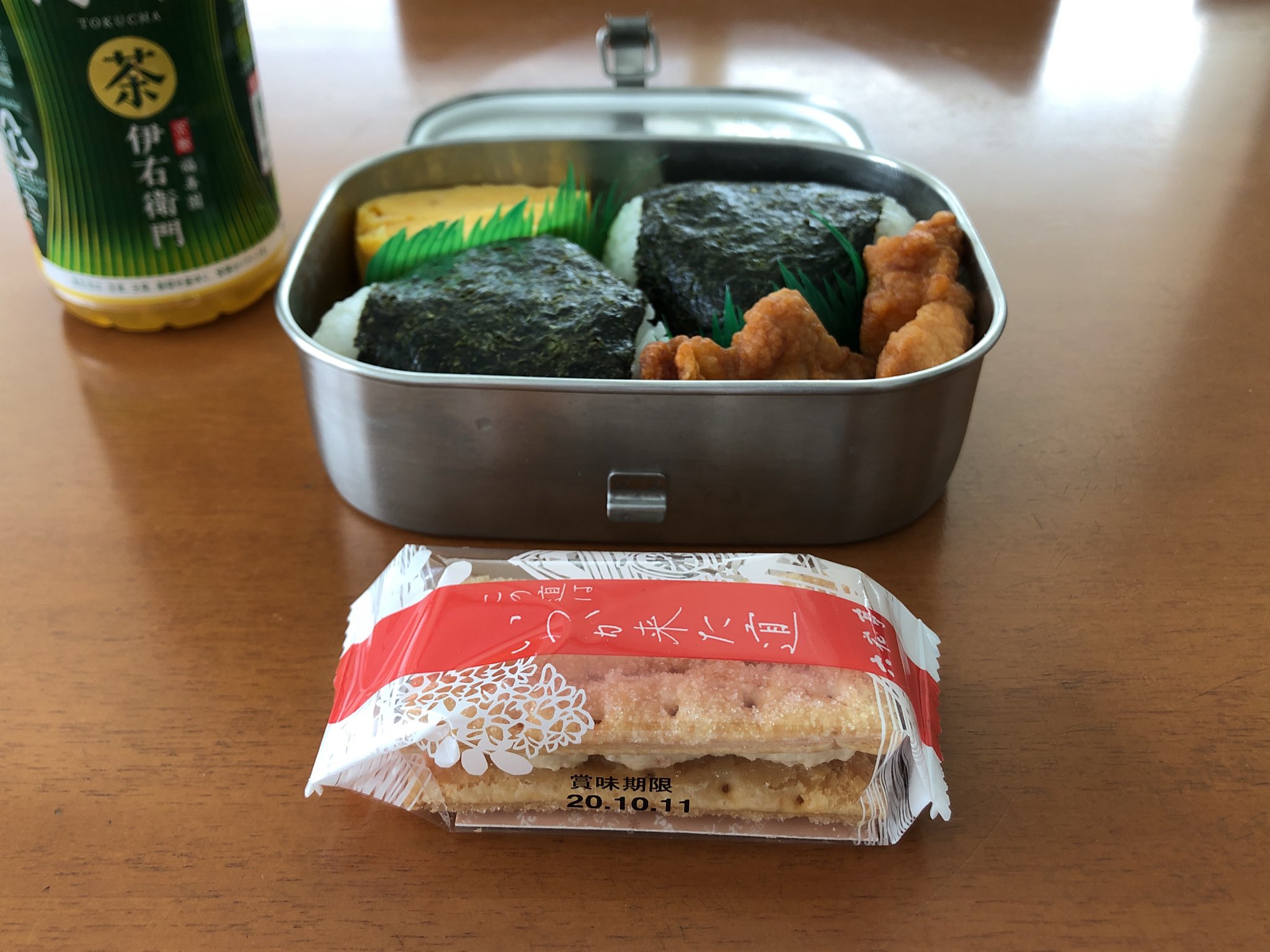 チーフ 六花亭のこの道はいつか来た道 サクサクパイとクリームが絶妙 T Co 8rmhlwdgju Twitter