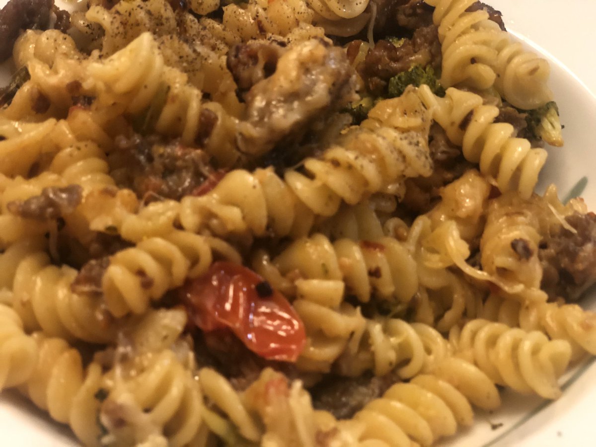 CoachBWhite7's tweet photo. #RamEats #ItalianSausage &amp; #RotiniPasta Simple-Delicious-Easy https://t.co/UE5F07ADt1
