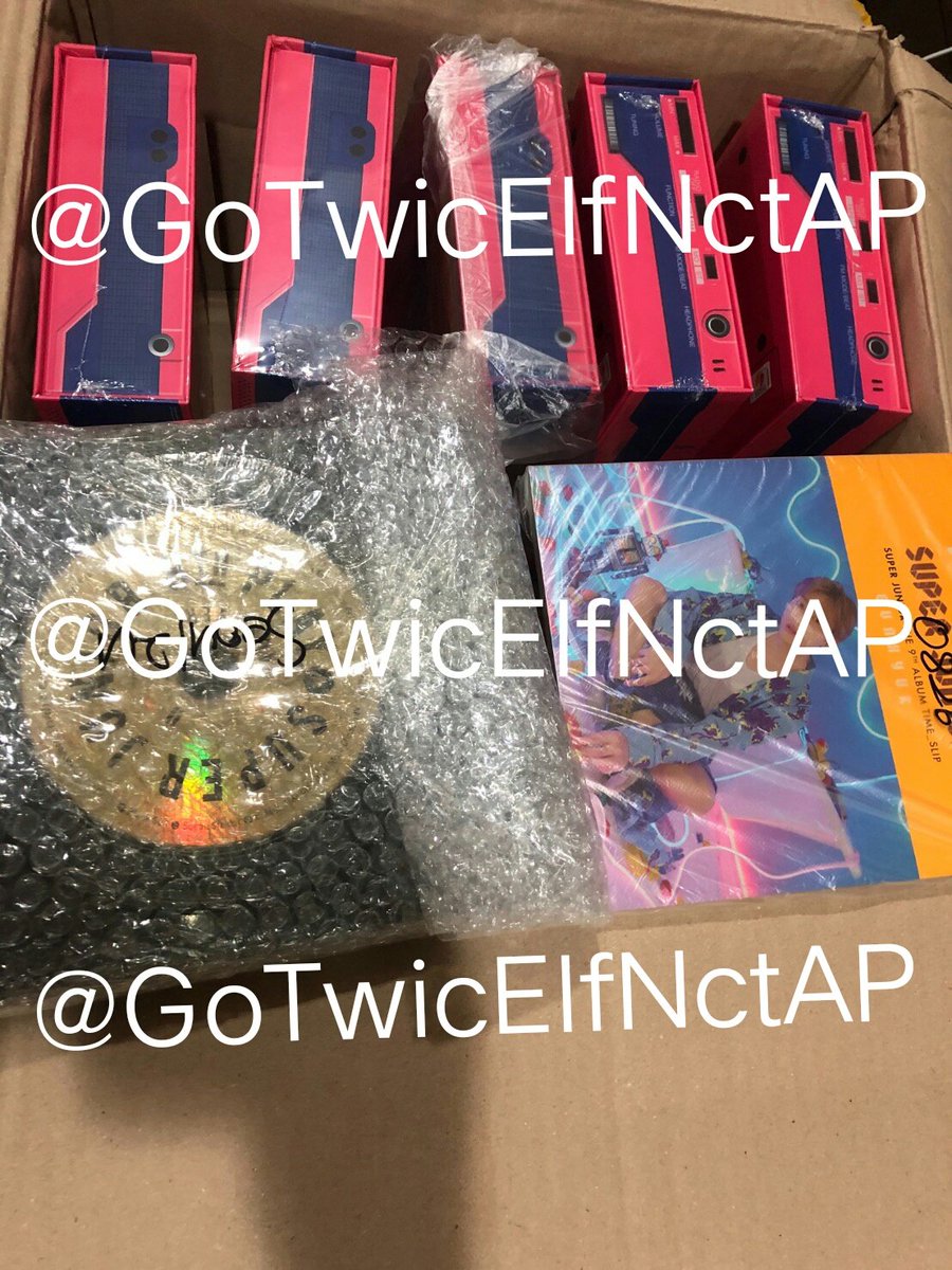 GoTwicElfNctAP's tweet photo. ตอนนี้บั้ม SSAK3 กับ SJ ถึงไทยแล้วนะคะ กำลังรอเคลียร์ค่ารวมของกับภาษีต่างๆอยู่นะคะ รอกันหน่อยน้า
#GoTwiceUpdate https://t.co/hsXIbIKeau
