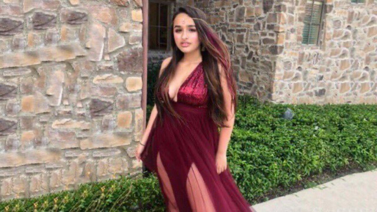 レインボーアイル Rainbow Aisle 10 6は ジャズ ジェニングス Jazz Jennings さんのお誕生日 アメリカのユーチューバー Tvパーソナリティ 6歳の時にトランスジェンダーであることを家族と共に出演した番組で公表 自身のyoutubeチャンネルのサブ レインボーアイル Rainbow Aisle 10 6は ジャズ ジェニングス Jazz Jennings さんのお誕生日 アメリカのユーチューバー Tvパーソナリティ 6歳の時にトランスジェンダーであることを家族と共に出演した番組で公表 自身のyoutubeチャンネルのサブ