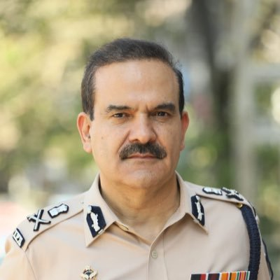 MirrorNow's tweet image. #Mumbai Police Cyber Cell has registered an F.I.R under IT Act against many social media account holders &amp;amp; fake accounts for defaming @CPMumbaiPolice on different platforms like Twitter, Instagram &amp;amp; using abusive language against him. @MumbaiPolice