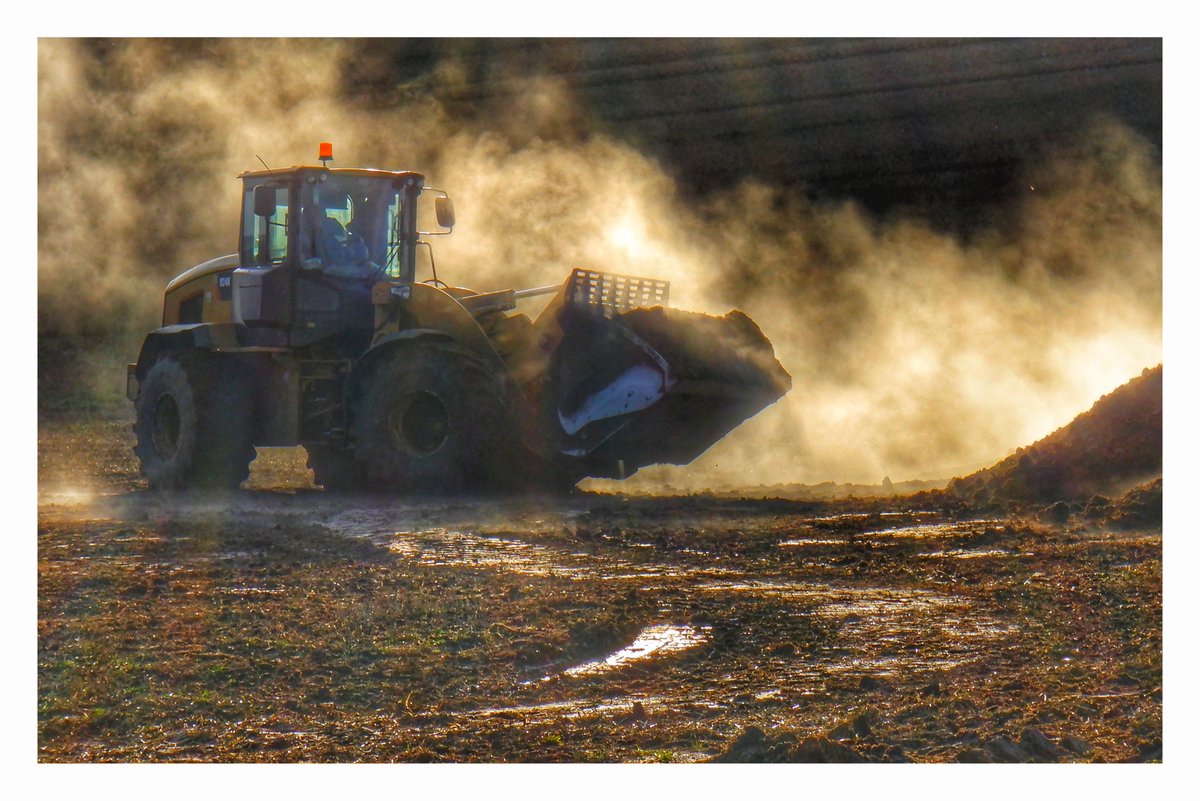 ApertureF2's tweet image. Muck spreading, near Wetwang, Yorkshire Wolds, this morning.