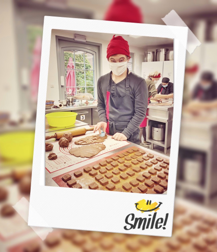 deBottelarij's tweet photo. Een berichtje van Janneman de koekjesbakker 😊 

Ken jij Janneman al? Jan, de altijd goedlachse koekjesbakker van de Bottelarij, vertelt je graag meer over de heerlijke koekjes die hij hier bakt.

- https://t.co/Ymbi1QFtQc https://t.co/aWdo52AQh0