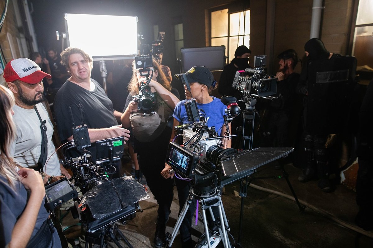 FranceLca's tweet image. #creamsourceVortex8  - coming soon to LCA France!
. . . .

#Creamsource Vortex8 behind a sea of cameras shooting a combination of frame rates. Perfect for flicker free high speed up to 5000fps.⁠
⁠

#filmlights #setlighting #setlightingtechnician #gafferlighting #setlife ⁠
⁠