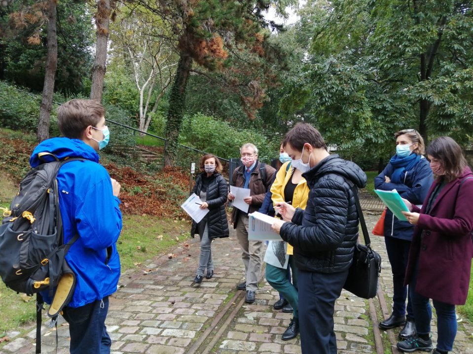 esscapade_fr's tweet image. Ce matin nous avons eu le plaisir d'organiser un jeu de piste spécial pour le lancement de la #FetedelaNature dans le parc de Bercy à #paris12. Bravo à tous les experts passionnés par la #biodiversite qui ont pu échanger avec les participants, et merci aux équipes ! #nature #parc