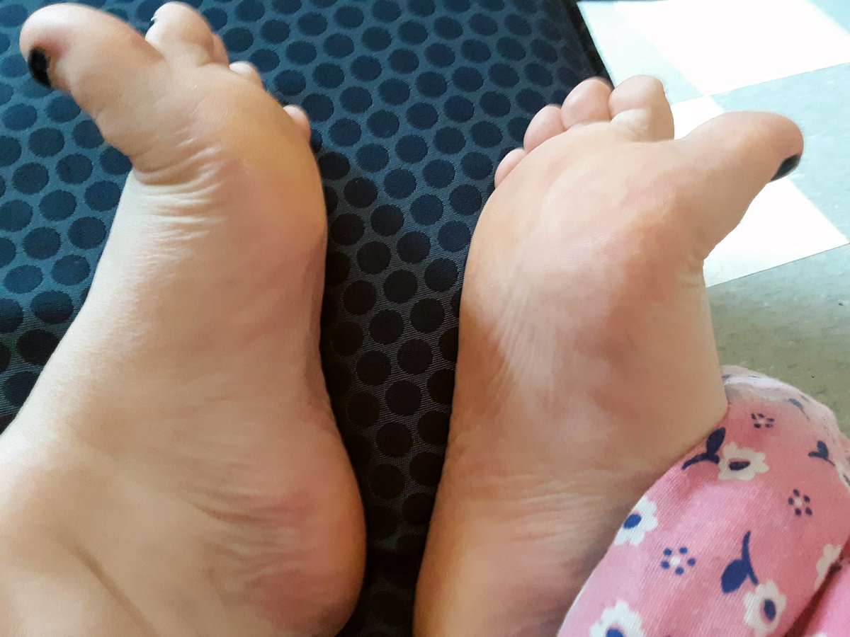 JennyRCrimson88's tweet photo. Still working on my page but here are some ticklish feet size 9 wide they need a new pedicure #feetoftwitter #footfetishnation #feetpics4sale #ticklishfeet #footworshiฬp #footmodel #oiledsoles #twitterfootmovement https://t.co/J94Bycyj4q