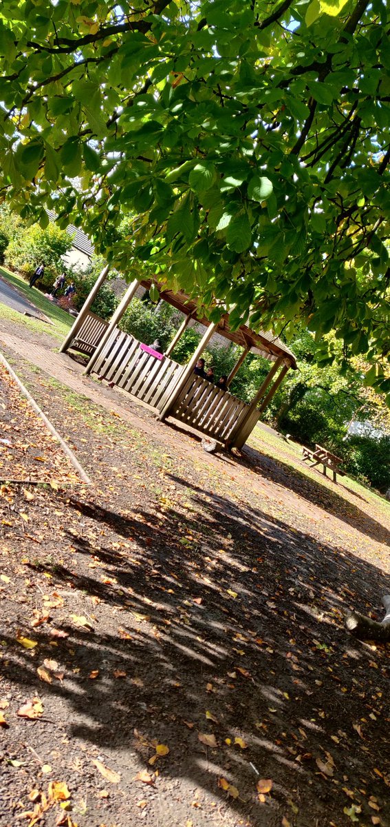bhatti_nazish's tweet photo. #Primary45 are busy today - excitedπ to share what we're up to ! Before that though, here's a wee something we got up to yesterday ! Using #nature #outdoorsππ to inspire #senses our writingβοΈπ€ @StAlbertsG41 https://t.co/2bmvOHrVPp